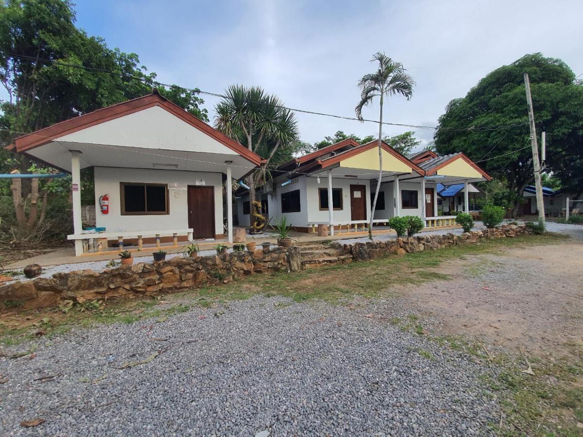 Pineapple Resort Ban Huai Thalaeng Phan Exterior photo